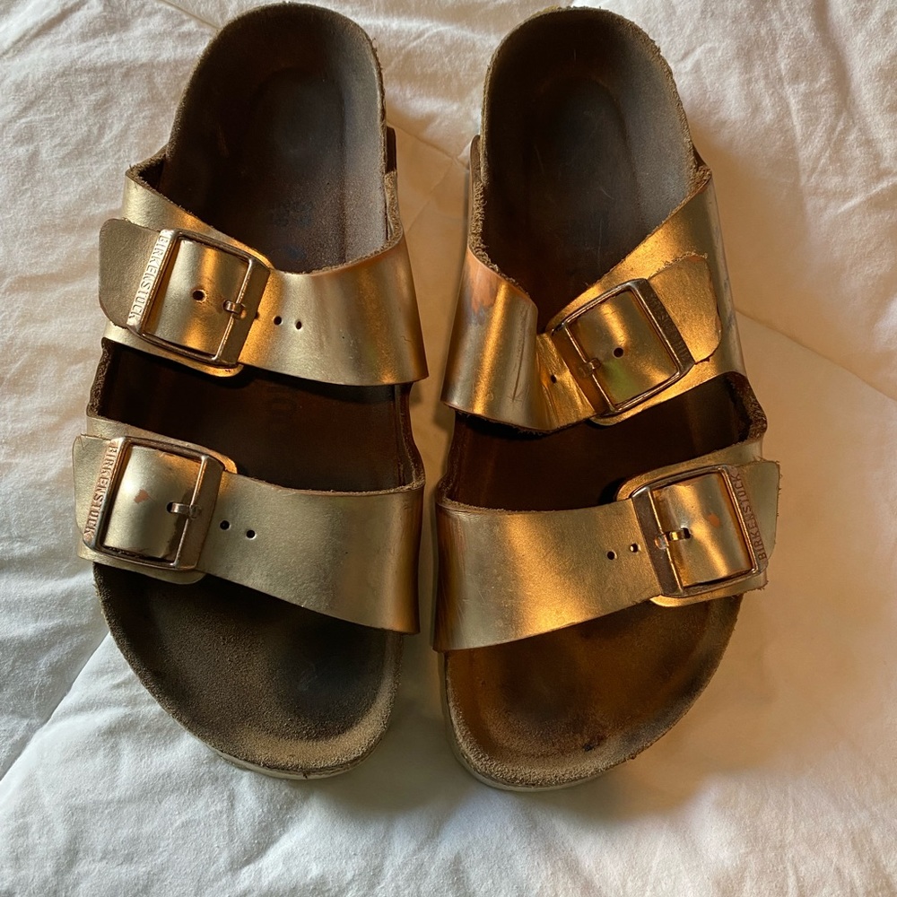 BNWT. Birkenstock sandals. Good in color & lots of life left on the soles.
